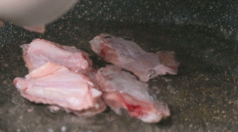 【佳歌廚房】全家都愛吃的可樂雞翅，你學(xué)會了嗎？