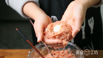 【佳歌廚房】過年必備菜之四喜丸子 【佳歌廚房】過年必備菜之四喜丸子