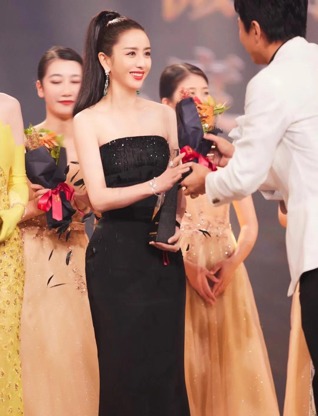 佳歌品牌代言人佟麗婭榮獲“微博年度之星”！