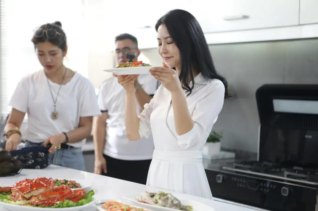 楊媽媽實力出圈，你認出她了嗎？