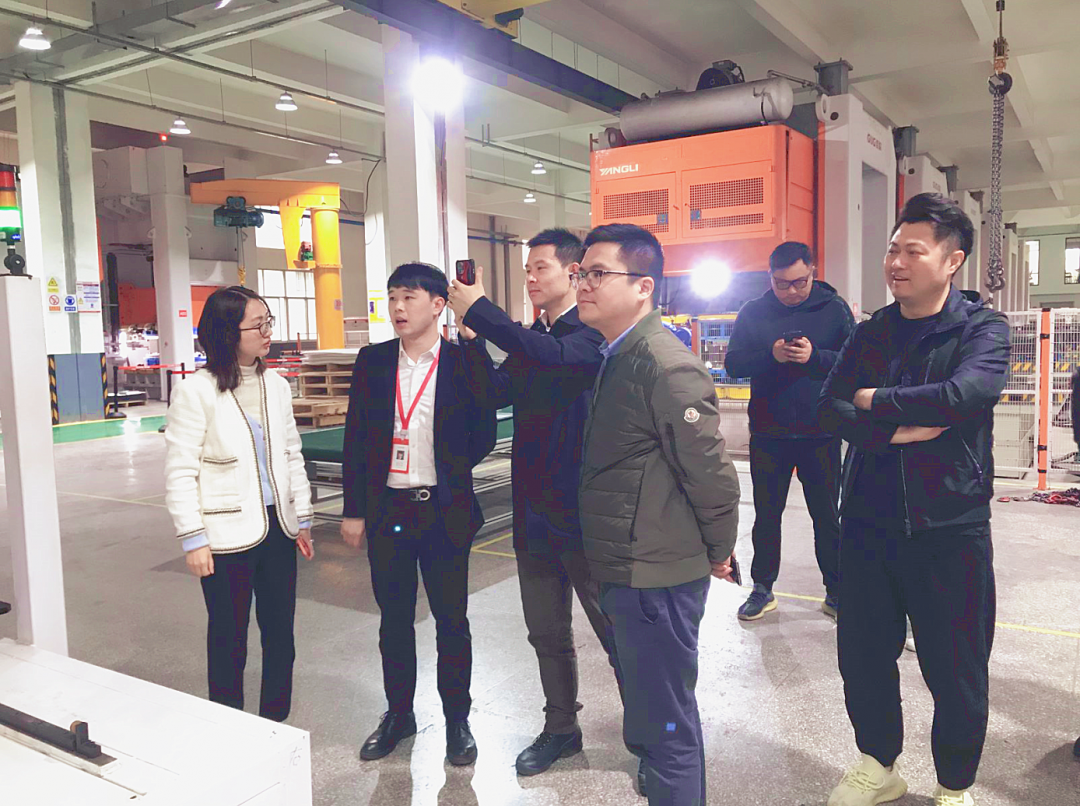 紹興市留學(xué)生聯(lián)誼會一行蒞臨佳歌集成灶參觀指導(dǎo)！