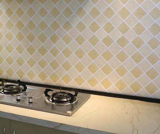 灶臺(tái)墻壁太臟？佳歌實(shí)力改變“煙熏妝”！