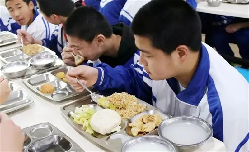 佳歌集成灶預(yù)?？忌鷤兤扉_(kāi)得勝，金榜題名！