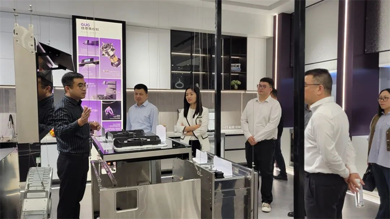 紹興市商務(wù)局領(lǐng)導(dǎo)一行蒞臨佳歌二期智能化新工廠參觀考察！